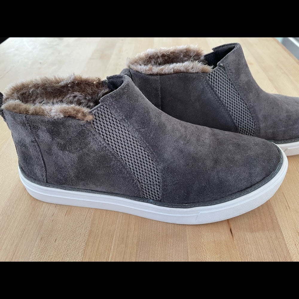 Toms Ankle booties with fur trimmed upper